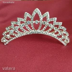 Menyasszonyi kristályköves tiara fejdísz hajfésű 9€ kép