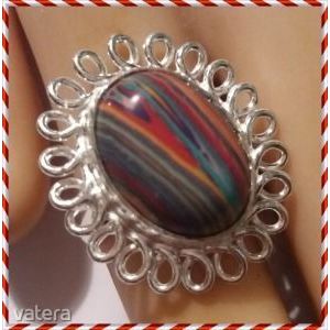 Mesés ezüst vésett kézzel készitett indiai szinjátszós rainbow kalszilika 17.7 mm gyűrű kép