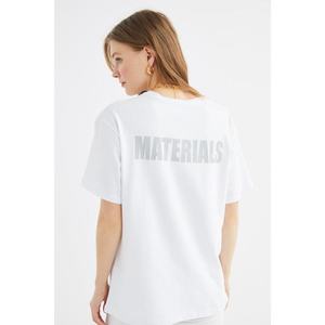 Trendyol White Reflector Printed Boyfriend Knitted T-Shirt kép