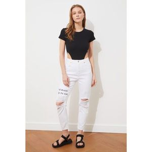 Trendyol White Ripped Detailed Printed High Waist Mom Jeans kép