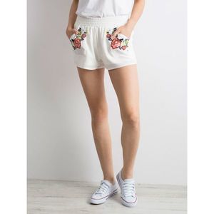 Ecru shorts with embroidery kép