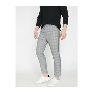 Koton Men's Gray Checkered Pocket Detailed Regular Cut Trousers kép