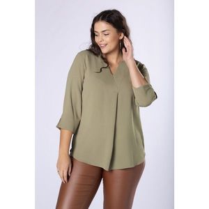 oversize blouse with a shirt cut kép