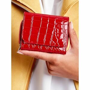 Vörös női pénztárca dombornyomott motívummal kép