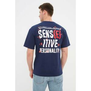 Trendyol Navy Blue Men's Relaxed Fit Short Sleeve Crew Neck Printed T-Shirt kép