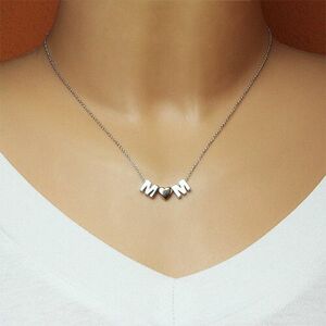 Ródiumozott 925 ezüst nyaklánc - "MOM" motívum "M" betűkből és egy szívből kirakva kép