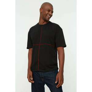 Trendyol Black Men's Relaxed Fit 100% Cotton Crew Neck Contrast Bedstead Stitched T-Shirt kép