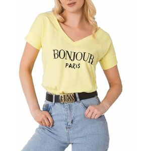 sárga női póló felirattal kép
