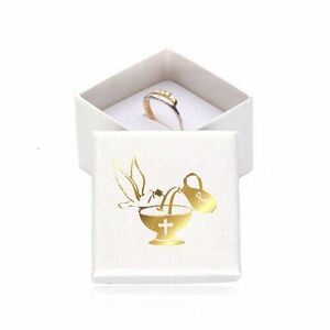 Fehér színű ajándékdobozka, arany galamb, kehely és korsó kép