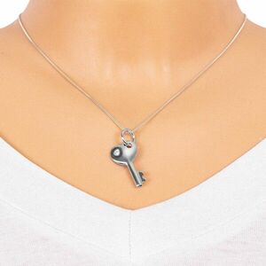 Ezüst függő - szívecske fejű kulcs beágyazott cirkonkővel kép