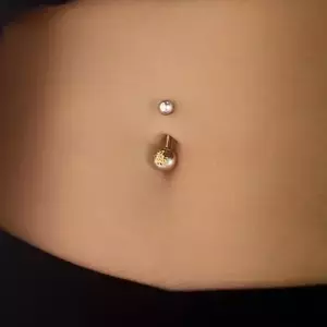 arany köldök piercing kép