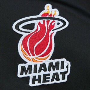 Mitchell & ness nba lightweight satin bomber vintage logo miami heat kabát férfi fekete m kép