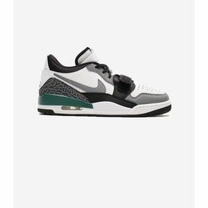 Rövid szárú edzőcipők Nike Jordan Legacy 312 Low Oxidized Green kép