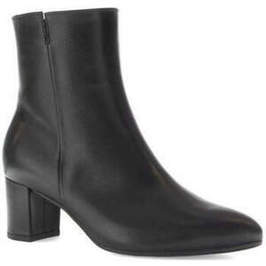 Bokacsizmák Gabor - kép