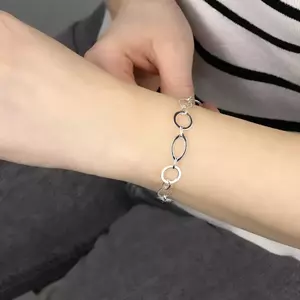 Karlánc ezüstből - csatolt karikák és macskaszemek kép