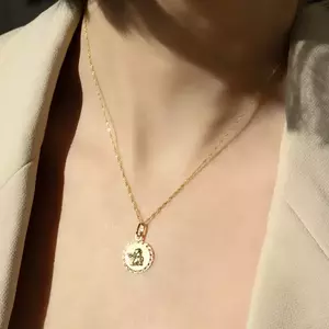 Arany 585 medál - kerek tábla kis nyílással és angyalkával kép