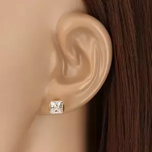 14K négyzet alakú arany fülbevaló cirkóniával a keretben kép