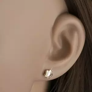 Arany fülbevaló 14K kéttónusú fényes virágok hullámos szélekkel kép