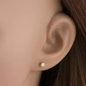 14K arany virág alakú fülbevaló cirkóniával kép