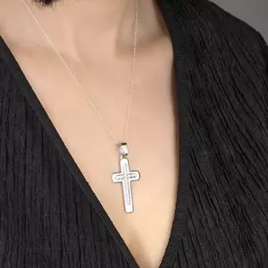 Nyakék 925 ezüstből - kereszt fonott lánccal a közepén, csillogó lánc kép