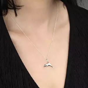 Nyakék - lánc apró szemekből és delfin medálból, 925 ezüst kép