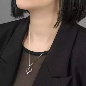 Nyakék - lánc és aszimetrikus szív körvonal, átlátszó cirkóniák, 925 ezüst kép
