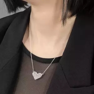 Állítható nyakék 925 ezüstből, lánc, szélesedő szív, átlátszó cirkóniák kép