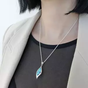 Medál - 925 ezüst, levél Paua kagylóval, tükörfényes keret kép