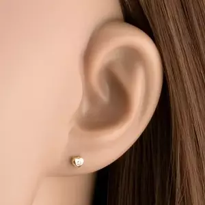 9 karátos arany fülbevaló szív alakú, átlátszó cirkóniával, minimalista dizájnban kép