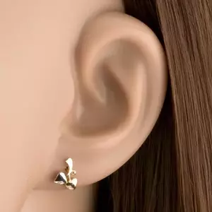 9 karátos arany fülbevaló levelekkel és gyönggyel, kétszínű dizájnban kép