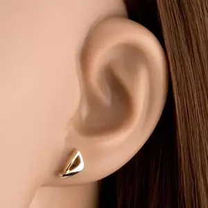 9 karátos arany fülbevaló aszimmetrikus háromszög alakú kivitelben, kétszínű kivitelben kép