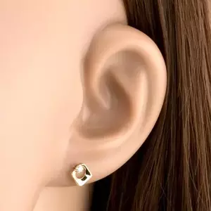 9 karátos arany fülbevaló négyzet alakú kivitelben, átlátszó cirkóniával kép