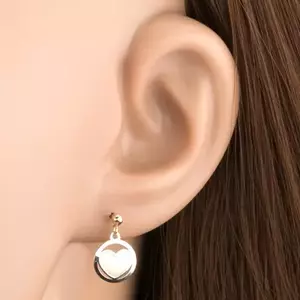 9K arany fülbevaló matt szívvel és fényes fehér szegéllyel kép