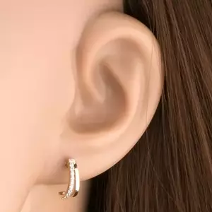 9K arany fülbevaló ívelt háromszög kontúrral és átlátszó cirkóniákkal kép