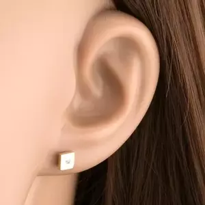 9K arany fülbevaló négyzet alakú, fehér mázzal és cirkóniával kép