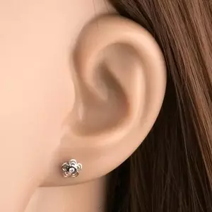 9 karátos arany fülbevaló virág alakú átlátszó cirkóniával kép