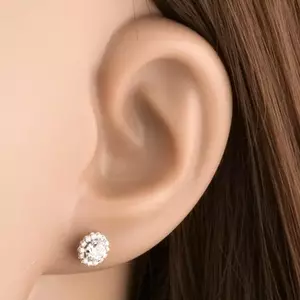 9 karátos arany fülbevaló kerek virággal, átlátszó cirkóniákkal kép