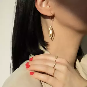 Függő 585 arany fülbevaló - karika, fényes búzaszem körvonal láncon, cirkóniák kép