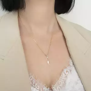 585 arany medál - lapos szem kivágásokkal, függőleges sáv átlátszó cirkóniákkal kép