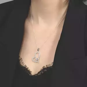 925 ezüst nyaklánc, aszimmetrikus szív körvonal, átlátszó cirkóniás szív kép