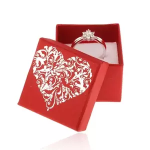 Ajándékdoboz piros árnyalatban, nagy díszes szív ezüst színben kép