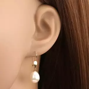14K arany fülbevaló - fényes ovális gyöngy, törtfehér színben kép