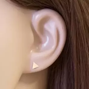 14K arany fülbevaló - fényes lapos háromszög, stekkerek kép