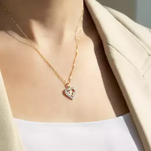 585 kombinált arany medál - két kicsi szív nagy szív körvonalban, cirkóniák kép