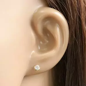 9K arany fülbevaló - csillogó tiszta cirkónia, rovátkázott széllel kép