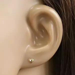 375 arany beszúrós fülbevaló – szimmetrikus teli szív kép