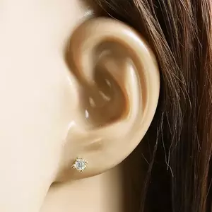 375 arany fülbevaló – egy kerek csillogó cirkónia pálcákkal megfogatva kép