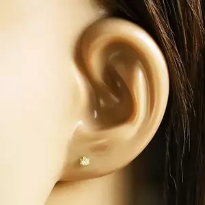 375 arany stekkeres fülbevaló – virág egy csillogó cirkóniával a közepén kép