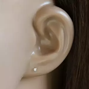 Fülbevaló 9K aranyból – csillogó kerek cirkónia foglalatban, beszúrós kép