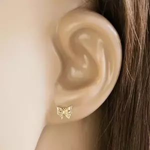 9K sárga arany fülbevaló, dekoratívan faragott pillangó kép